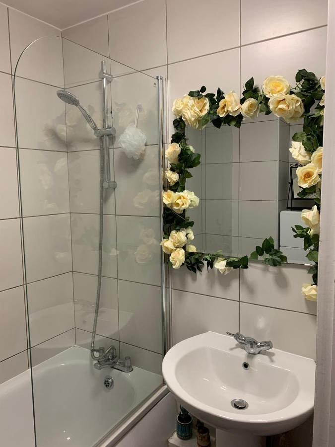 런던 Garden Beautiful Cozy Flat , Recent Decorated. 아파트 외부 사진